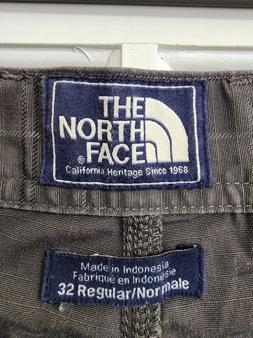 The North Face Men's 32 Gray Plaid Ripstop Cargo Hiking Shorts CWZ5